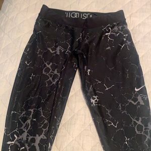 Just Do It Nike Dri-Fit black, gray pattern leggings, crop length